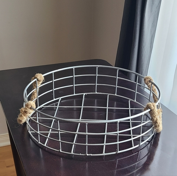 Rustic Wire Basket with Rope Handles - Picture 1 of 5